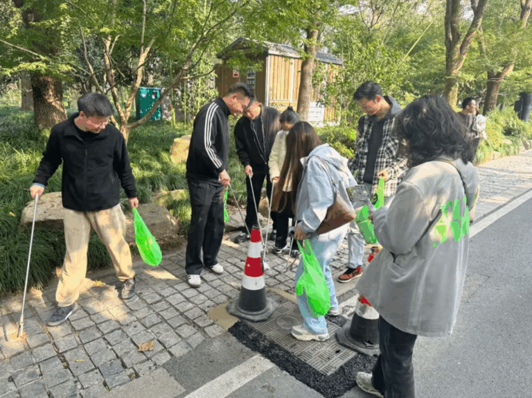 凝聚团队力量，擦亮九溪风光——浙投号环保公益徒步行